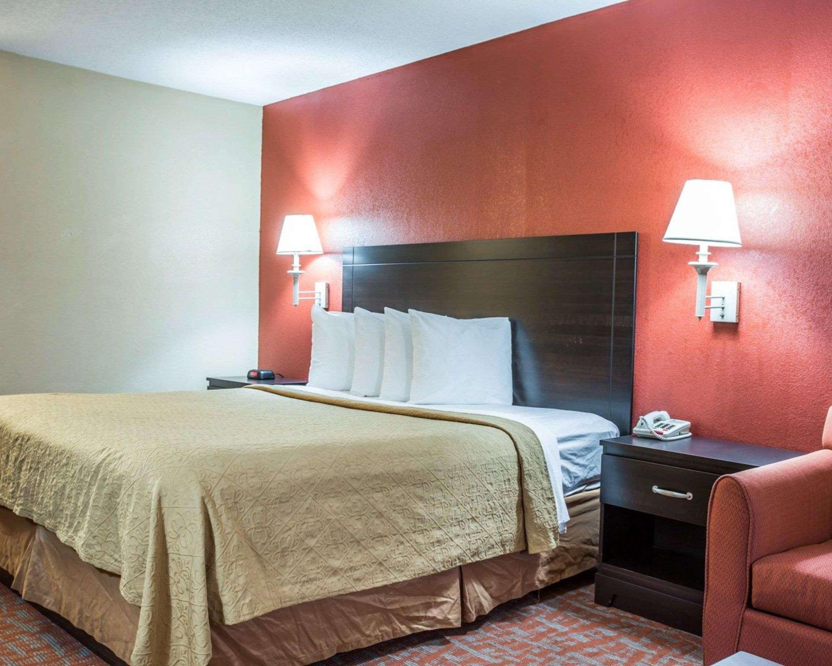 Quality Inn & Suites Monroe Buitenkant foto