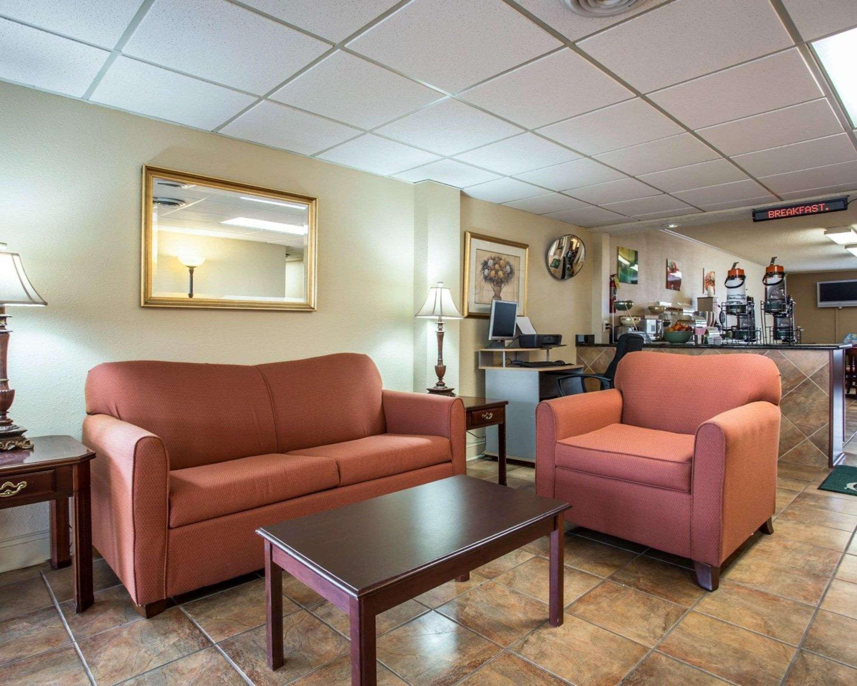 Quality Inn & Suites Monroe Buitenkant foto