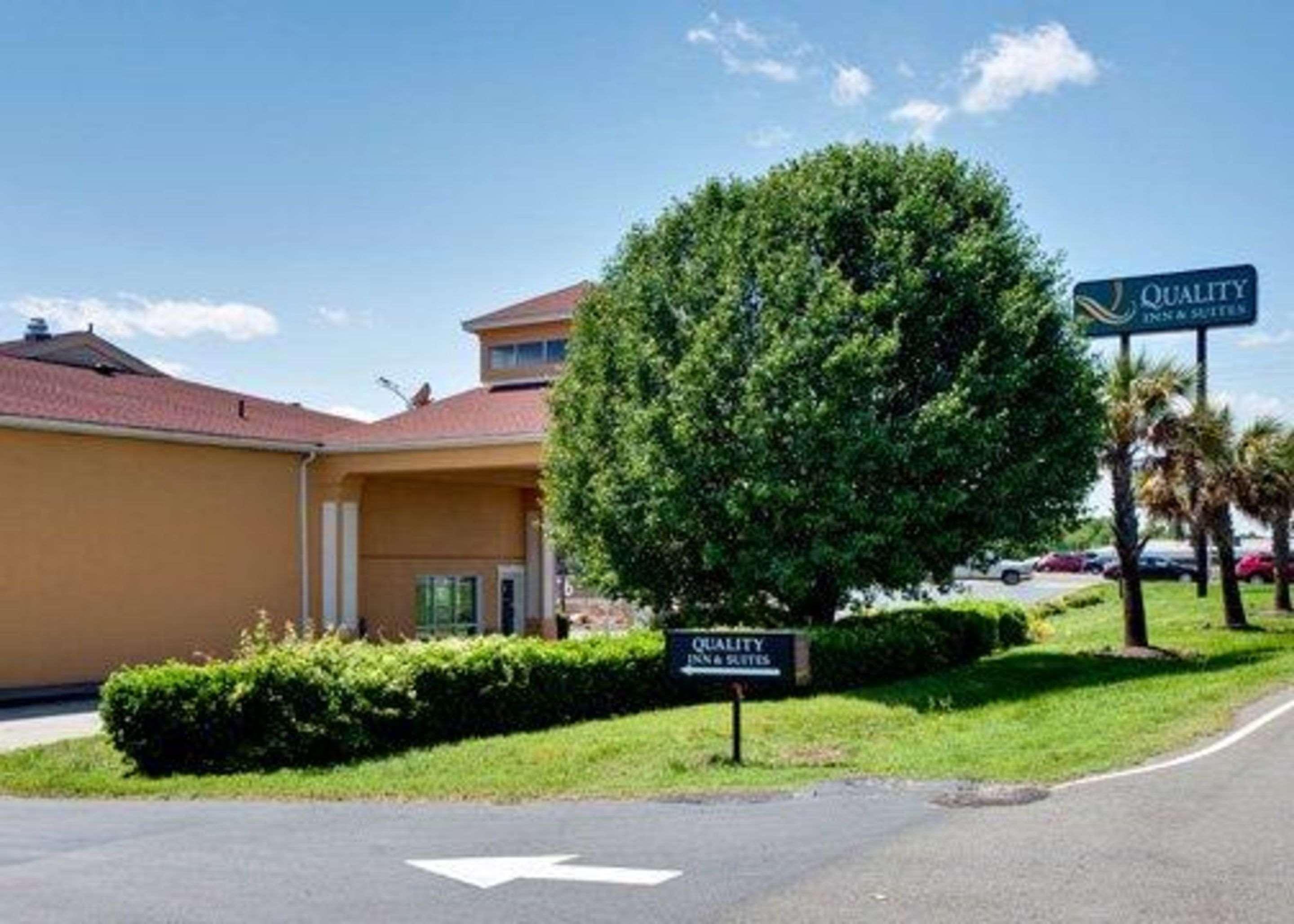 Quality Inn & Suites Monroe Buitenkant foto