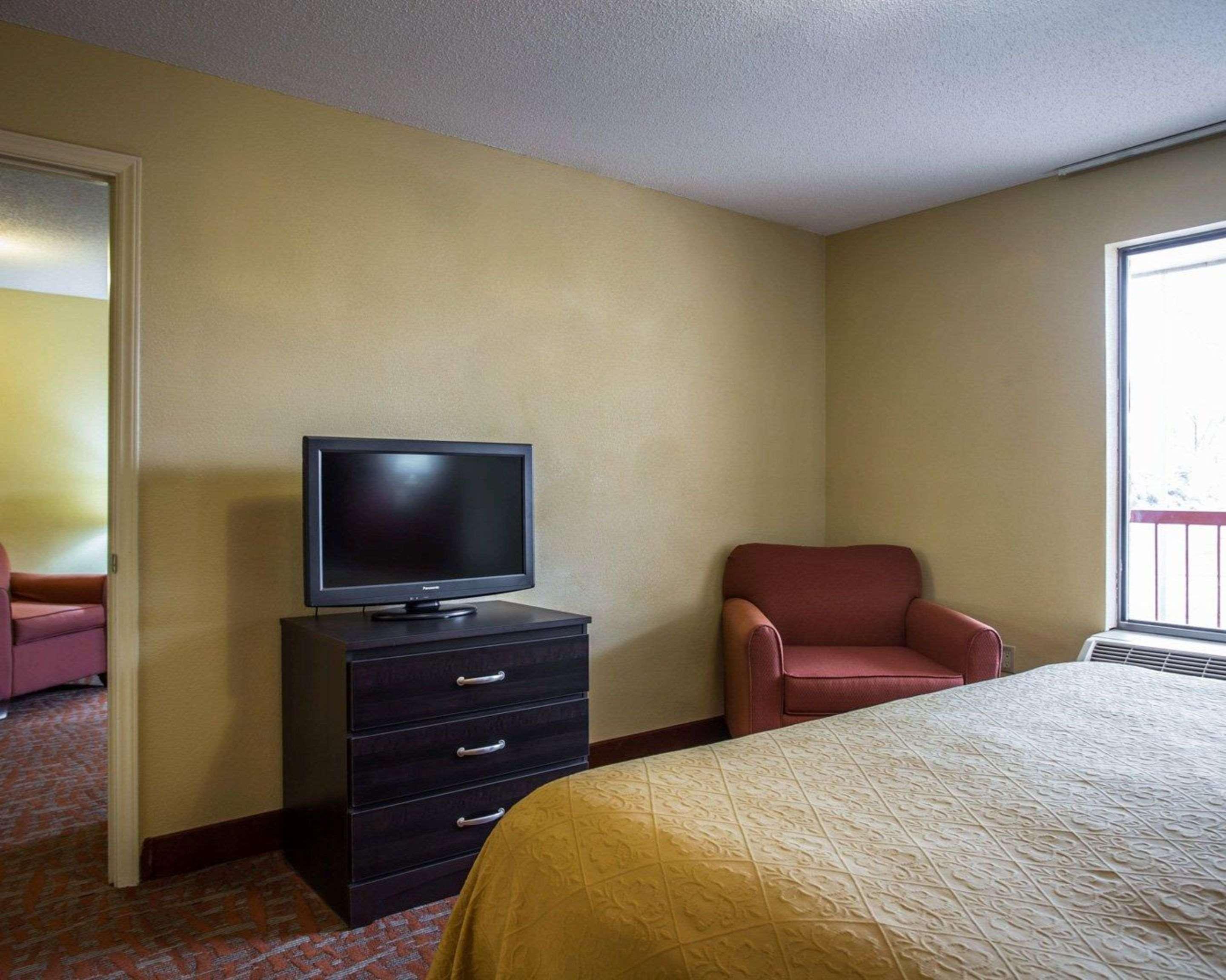 Quality Inn & Suites Monroe Buitenkant foto