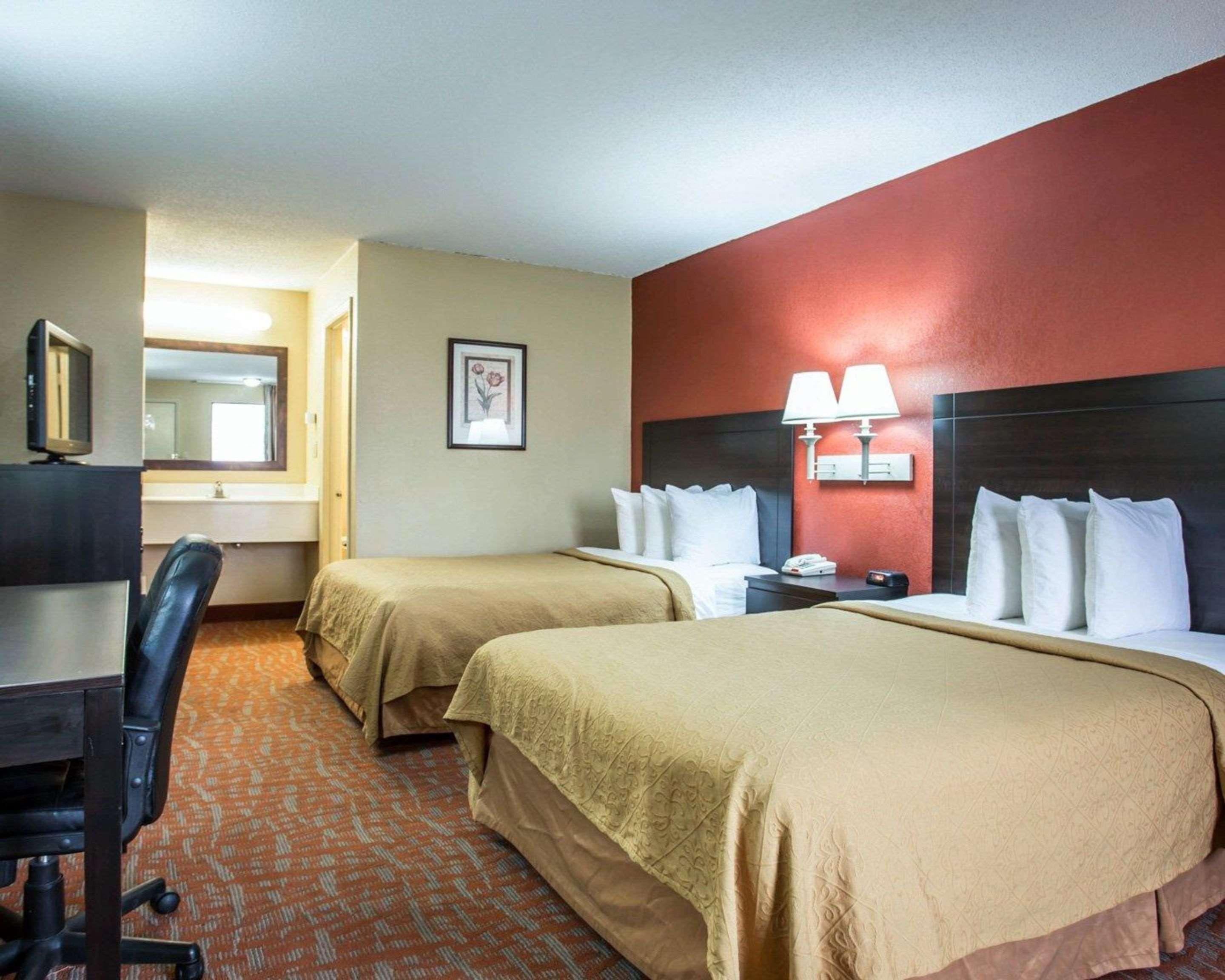Quality Inn & Suites Monroe Buitenkant foto