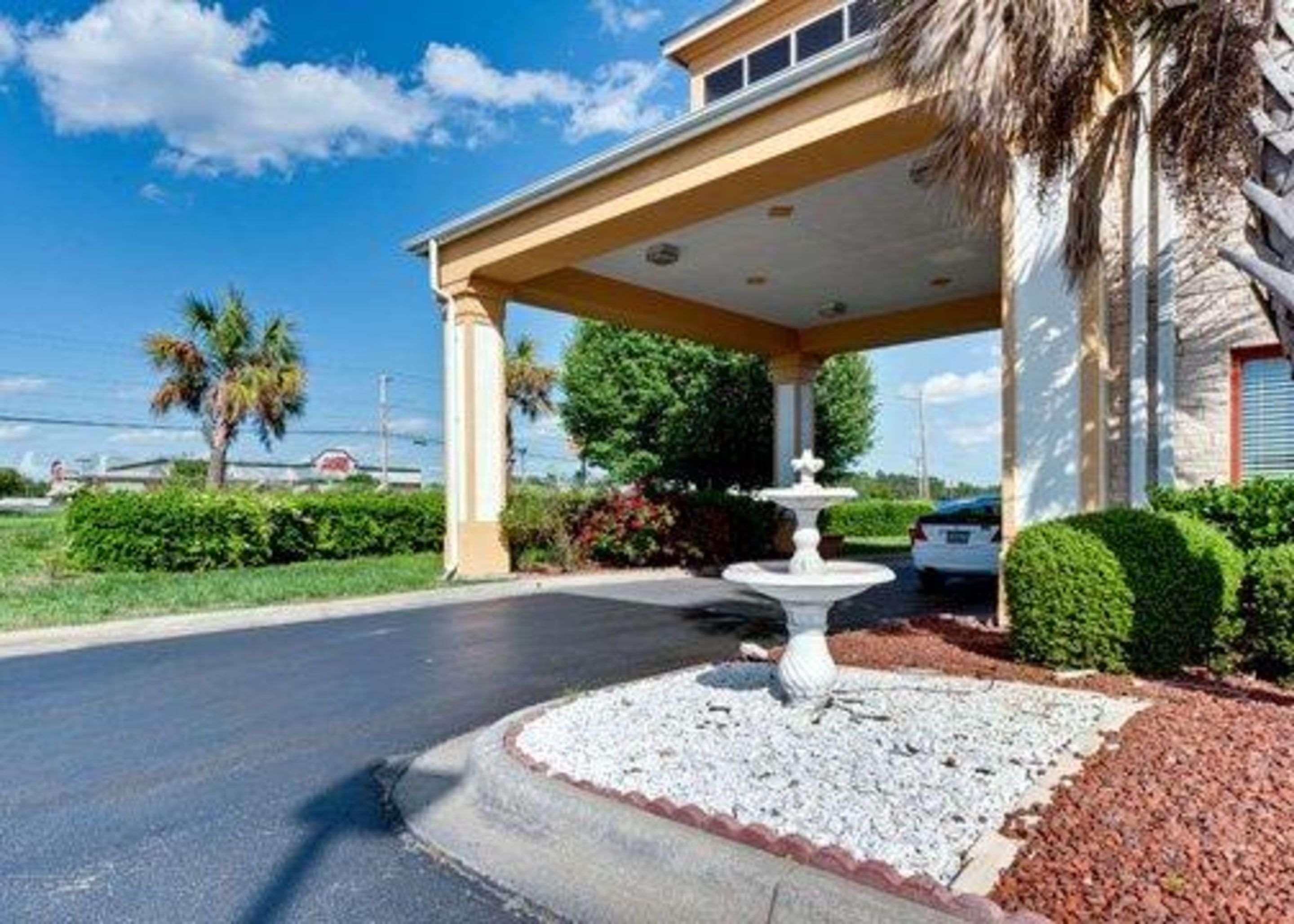 Quality Inn & Suites Monroe Buitenkant foto