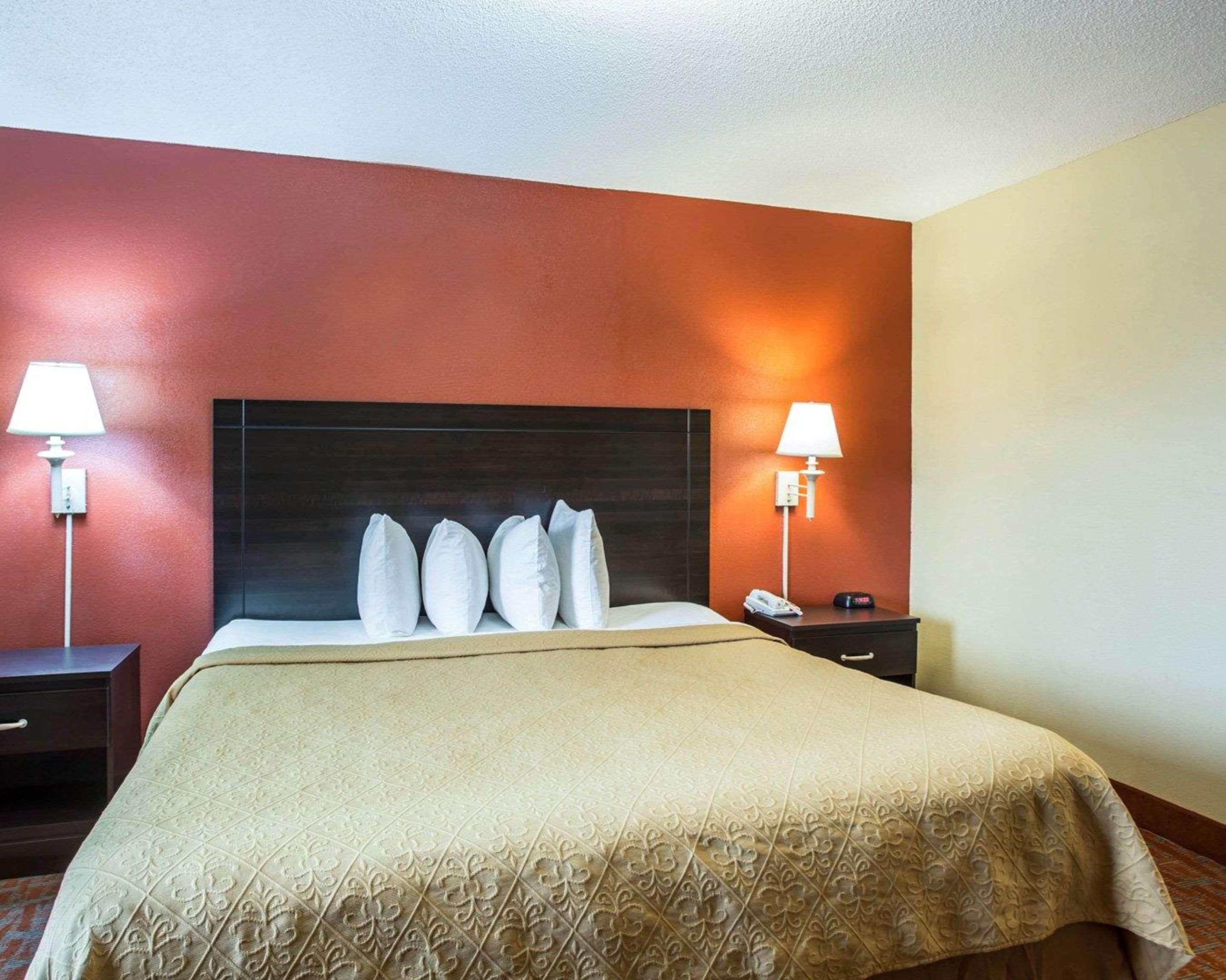 Quality Inn & Suites Monroe Buitenkant foto