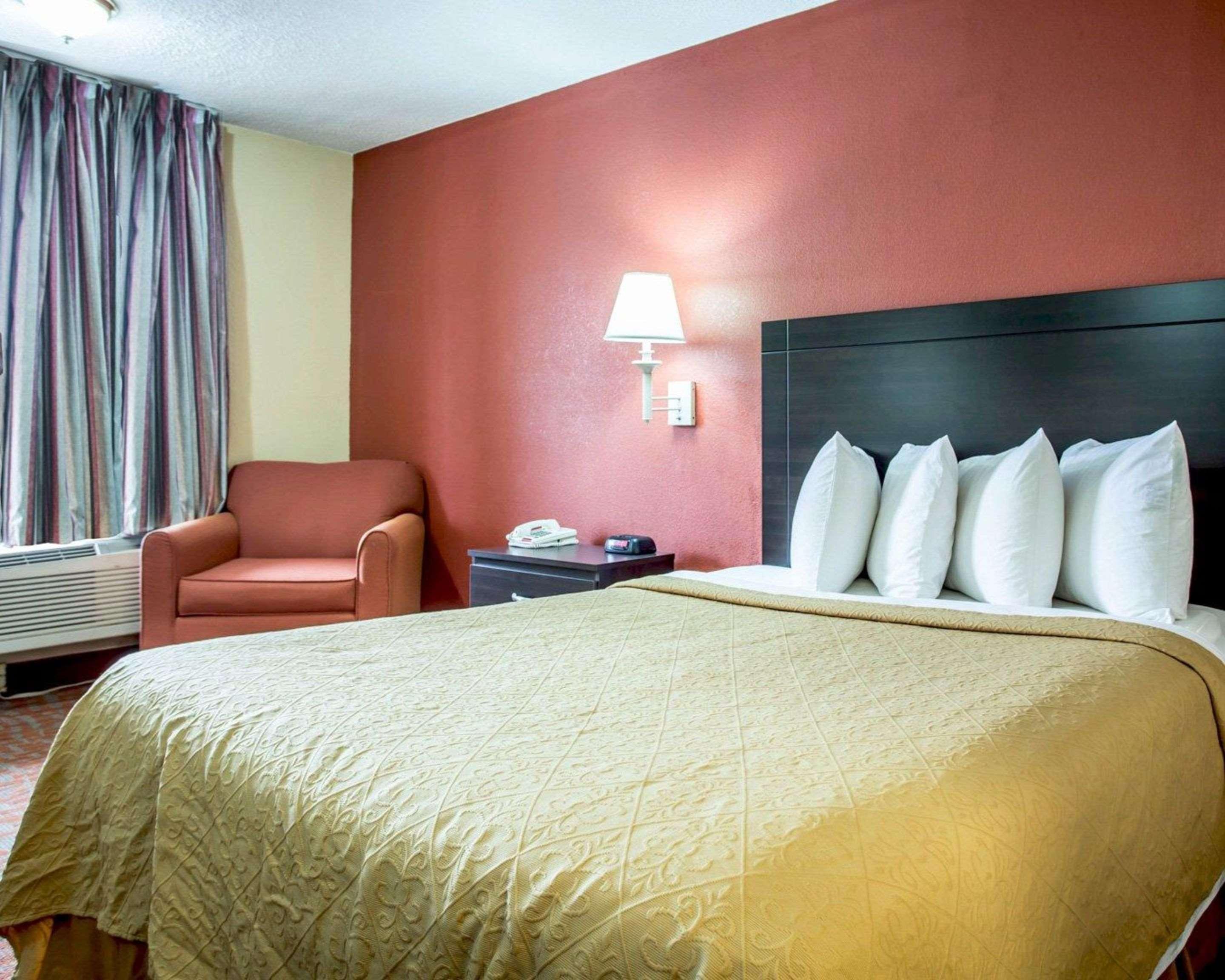 Quality Inn & Suites Monroe Buitenkant foto