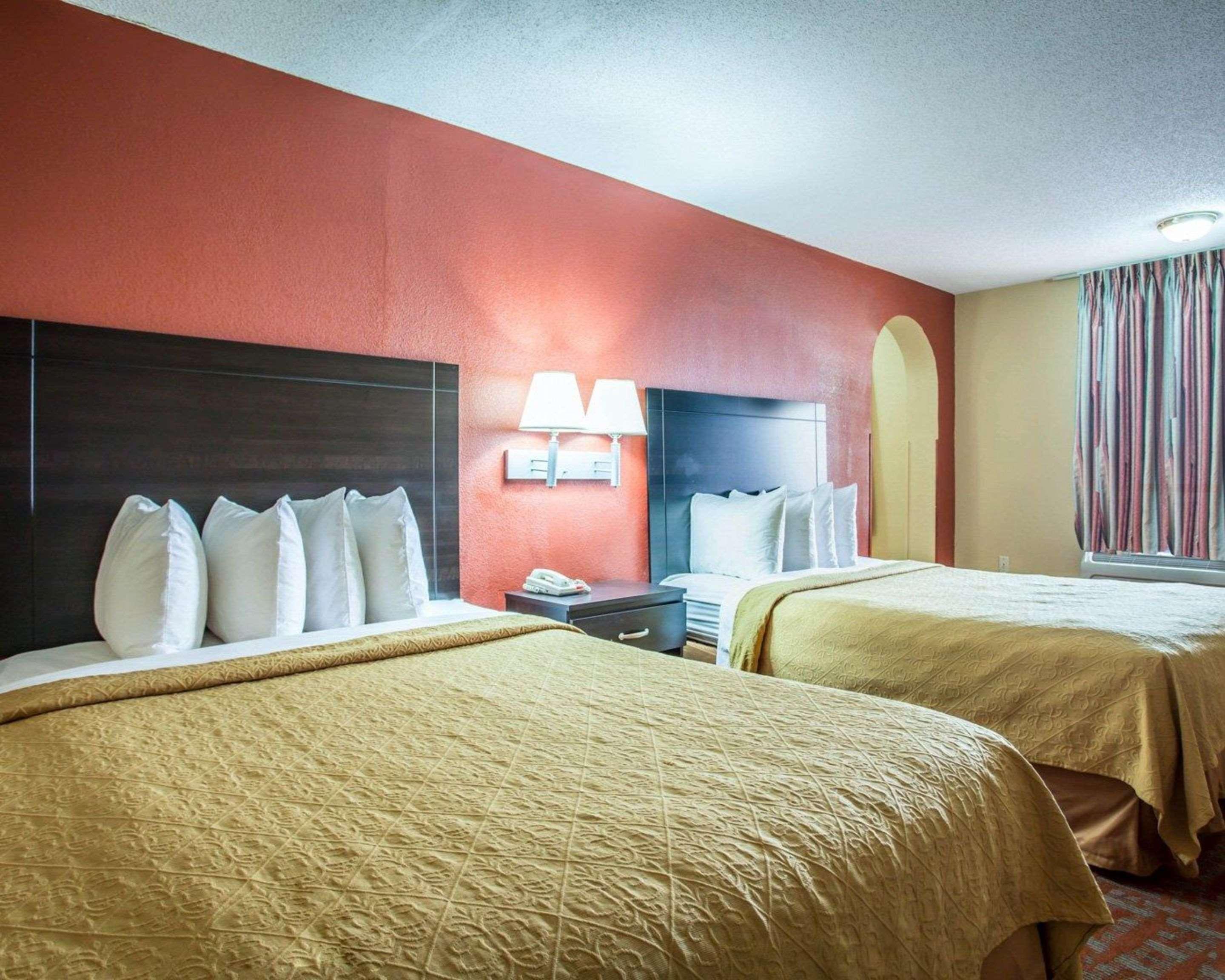 Quality Inn & Suites Monroe Buitenkant foto