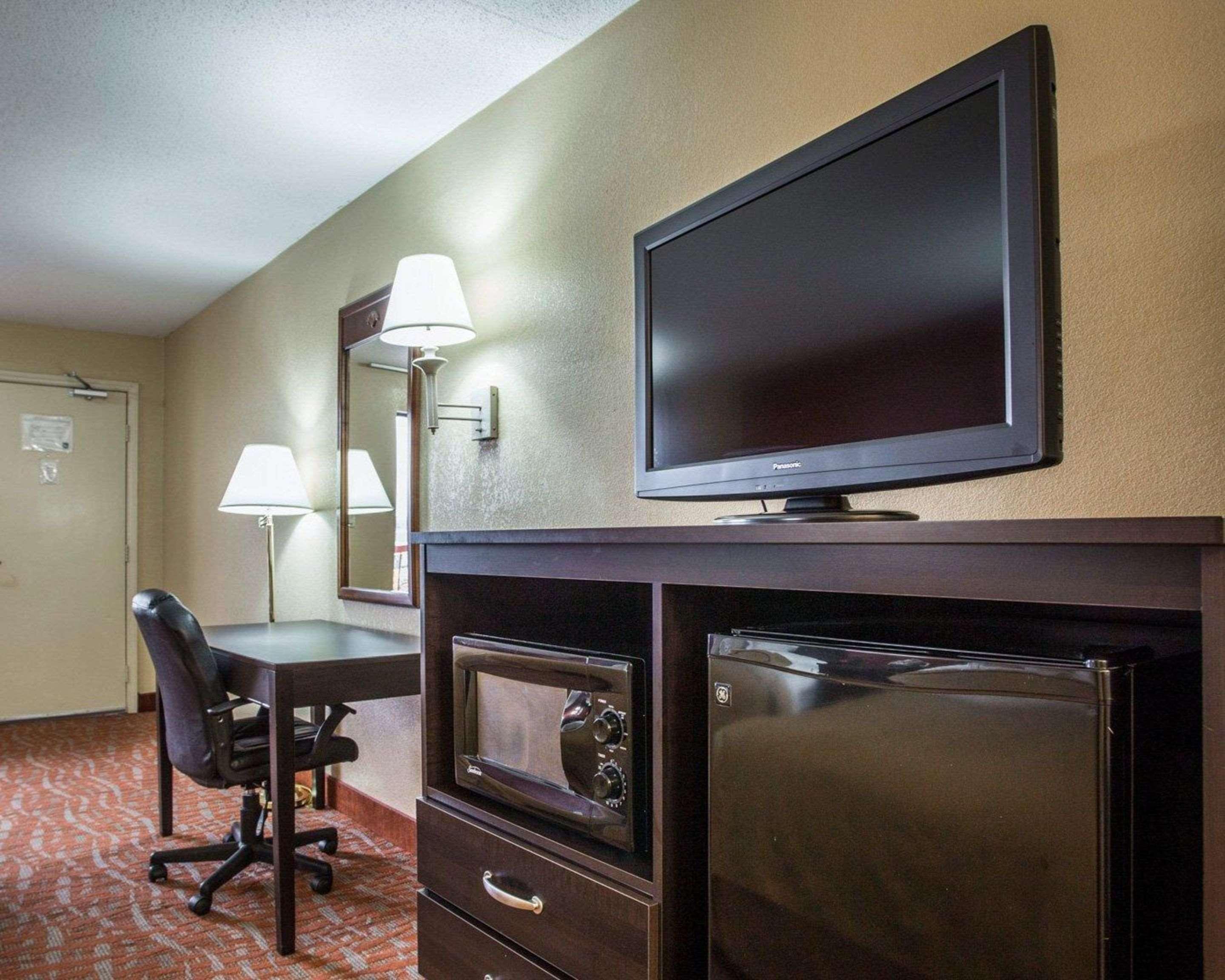 Quality Inn & Suites Monroe Buitenkant foto