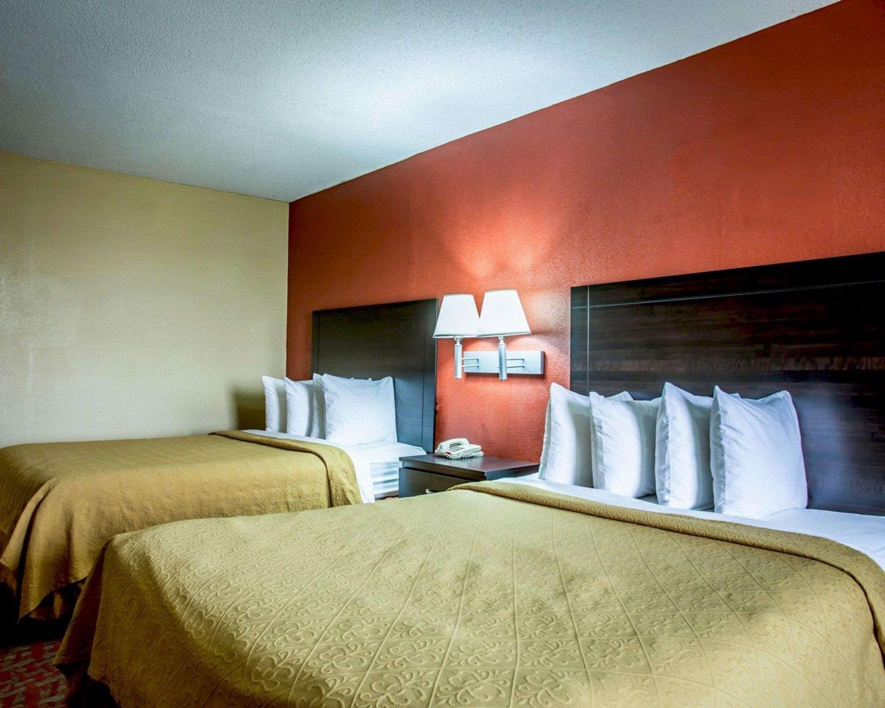 Quality Inn & Suites Monroe Buitenkant foto