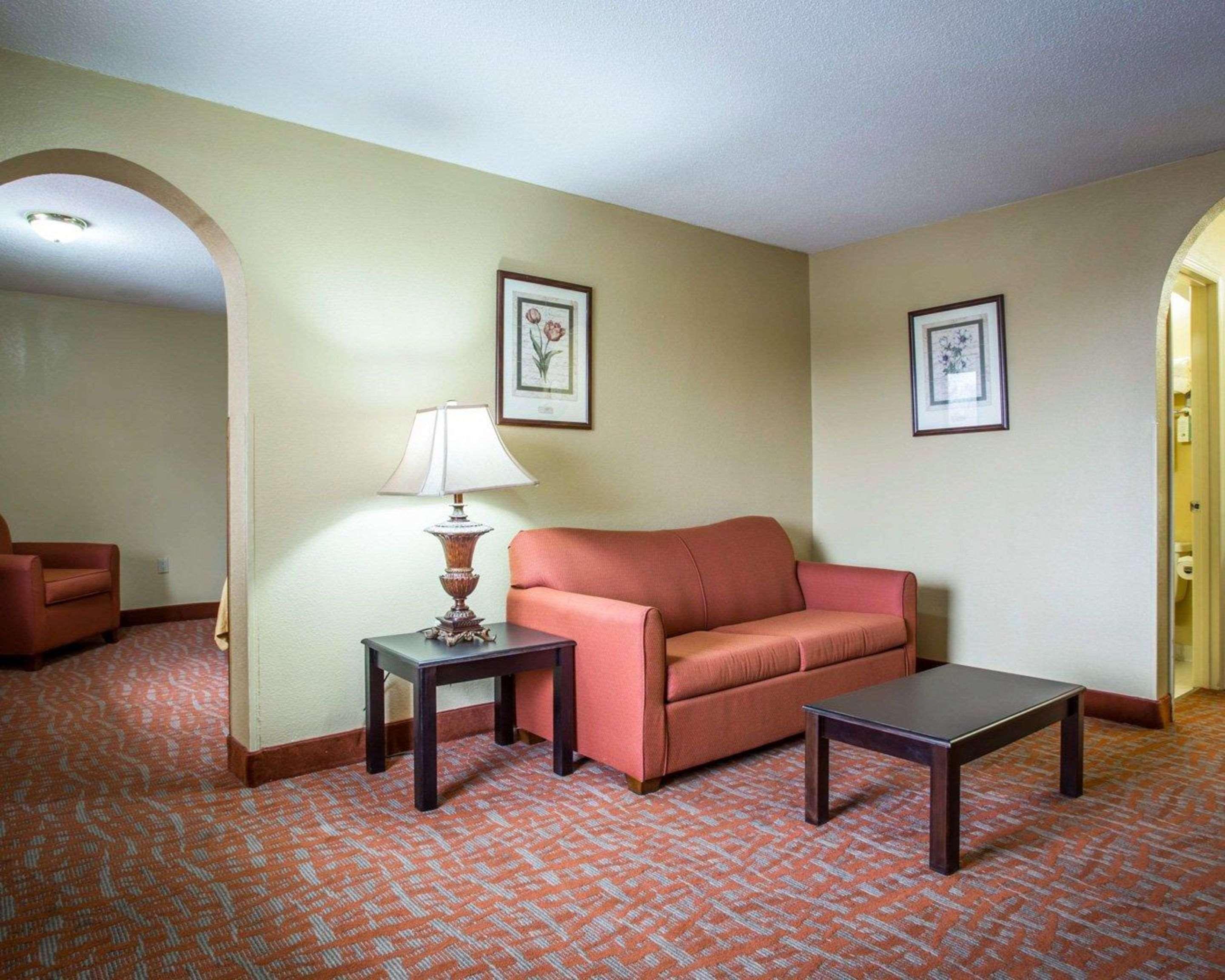 Quality Inn & Suites Monroe Buitenkant foto