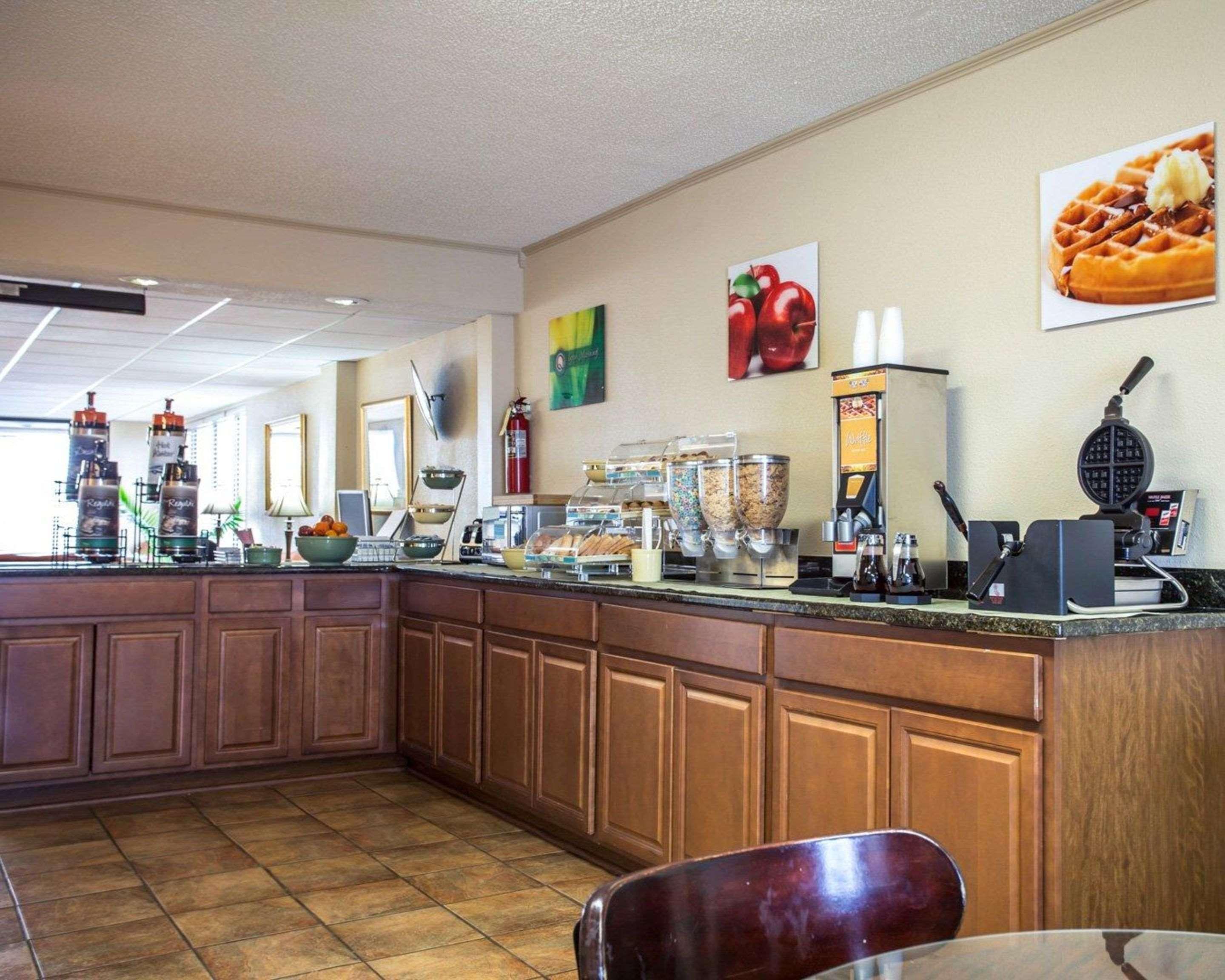 Quality Inn & Suites Monroe Buitenkant foto